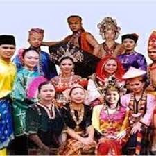 Kini, masyarakat pelbagai kaum di malaysia sudah hidup bersatu padu dan saling memerlukan antara satu sama lain. Kepentingan Perpaduan Kaum