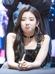 Blackpink jennie, itzy lia, and more: 190322 Lia Pout Itzy