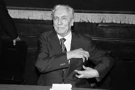 Edward gierek w roku 1973 stan zadłużenia w walutach wymienialnych przekroczył ówczesny poziom rocznych wpływów z eksportu w tych walutach. Zz1bgfatosnlvm