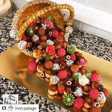 Repost Irvin Palago Get Repost Piece Montee Du Jour Panier Renversee De Choux Macarons Et Fr Piece Montee Piece Montee Choux Mariage Piece Montee Bapteme