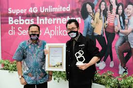 Koneksi internet ini bisa kita dapatkan menggunakan jaringan dari operator melalui kartu sim yang dipakai atau memasang wifi internet di rumah. Smartfren Unlimited Dinobatkan Sebagai Paket Internet Terbaik 2020 Zonapasar Com