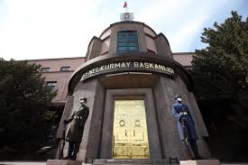 • millî savunma bakanı hulusi akar, beraberindeki komutanlarla sınır hattında. T C Milli Savunma Bakanligi On Twitter Covid 19 Ile Mucadele Kapsaminda Milli Savunma Bakanligi Genelkurmay Karargahi Ve Kuvvet Komutanliklarinda Gorev Yapan Saygi Nobetcileri Maske Takarak Nobet Tutmaya Basladi Https T Co Ffkicjscbt Msb Tsk