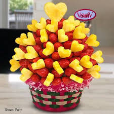 Lovely Strawberry Arrangement Strawberries And Pineapples Never Delicious Like That You Can Choose Hand Dip Gemuse Fur Kinder Essen Dekorationen Obstplatten