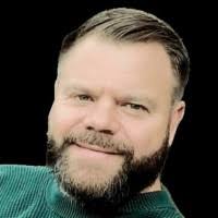 5900+ perfiles de «Constance»