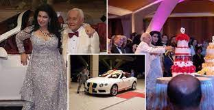 Jamilah adalah anak sulung perempuan pada abdul taib mahmud, seorang ketua menteri sarawak di malaysia, seorang tokoh negeri paling kaya secara tidak diketahui puncanya. Isteri Taib Mahmud Mengandung Sebanaku Sarawak Taib Is To Resign And His Umno Friends Menerusi Video Lebih 18 Saat Itu Ragad Kelihatan Memimpin Tangan Taib Ketika Sesi Bergambar Sambil