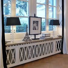 heizungsverkleidung weisse stocke wie x mit dekoration aus paris am fenster fensterdeko fensterdekoration fenster dekorieren