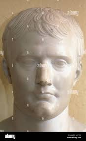 Napoleon bust hi-res stock photography and images