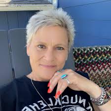 Sandy Grinnell v: ľudia