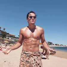 António da mota is thrown by a storm to the island of tanegashima, establishing the first european contact with japan. Joao Mota Relembra Participacao Na Casa Dos Segredos