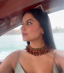 Helena Gualinga (Shawn Mendes ka nayi gf) : r/VindictaRateCelebs