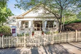 Popular bungalow neighborhoods in atlanta: 1920s Midtown Atlanta Bungalow Epitomizes Cozy At 660k Curbed Atlanta