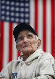 WWII veteran, San Bernardino resident Nick Huerta celebrates 91st birthday  beside family, war-era fighter plane
