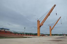 Bình dương là một tỉnh nằm ở vị trí chuyển tiếp giữa sườn phía nam của dãy trường sơn, nối nam trường sơn với các tỉnh đồng bằng sông cửu long, là tỉnh bình nguyên có địa hình lượn sóng từ cao xuống thấp dần từ 10m đến 15m so với mặt biển. Binh DÆ°Æ¡ng Chu Trá»ng Phat Triá»ƒn Váº­n Táº£i Ä'Æ°á»ng Thá»§y