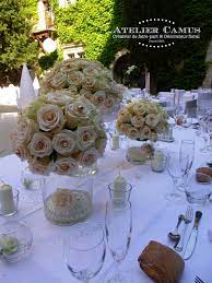 pour un mariage chic et glamour centre de table avec des boules de roses naturelles centre de table mariage decoration mariage faire part mariage