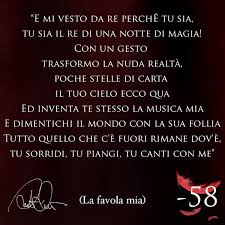 Seduto sulla luna, canzone di renato zero inserita nell'album zerosettanta (volumetre) come dodicesima ed ultima traccia, è un brano che fa veramente venire i brividi, una nuova poesia che non. Renato Zero On Twitter Un Sorriso Una Lacrima Una Canzone Insieme Renatozero Zerocanzone Ritornoazero Http T Co Ekqdfzppug