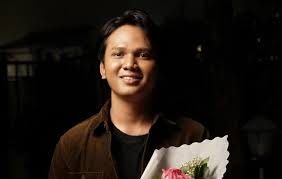 Telah gugur pahlawanku tunai sudah janji bakti gugur satu. Lagu Ara Bunga Lirik