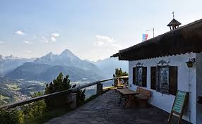 Zuerst kamen die bayerischen könige, um hier ihre sommerfrische zu verbringen, später gelehrte, naturwissenschaftler. Almen Und Berghutten Im Berchtesgadener Land