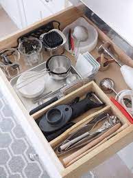 調理台は スッキリ が鉄則 お料理上手さんがやっている キッチン収納法 キナリノ 調理器具 収納 調理 キッチン