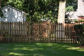Looking for an affordable brown chain link fence for your backyard, pool or other outdoor space? Vinyl Fence Gallery