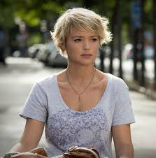 Virginie Efira Coiffure Mode Coupe De Cheveux Courte Virginie Efira