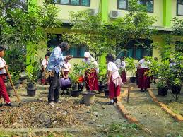 Gambar taman relief air terjun paling bagus download now relief air. Rentetan Manfaat Taman Di Lingkungan Sekolah Siedoo