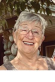 Leona Murray's Instagram, Twitter & Facebook