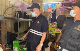 Batu pahat (jawi:باتو ڤاهت) merupakan sebuah daerah di johor, malaysia. Kilang Tauhu Diberi Amaran Gagal Sediakan Penginapan Selesa Kepada Pekerja