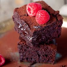 Lay all of them on a buffet table and allow your guests to make their choice. Super Saftige Brownies Mit Himbeeren Gottliches Rezept Slow Cooker Desserts Brownies Rezept Backideen