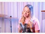 Just Missing You Lagu Hanya Rindu Andmesh English Version Dinyanyikan Emma Heesters Lihat Liriknya Tribun Padang