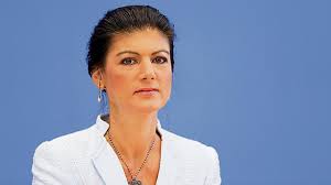 Wagenknecht werd geboren in de toenmalige ddr als kind van een iraanse vader en een duitse moeder. Sahra Wagenknecht Zieht Sich Von Aufstehen Spitze Zuruck Politik Inland Bild De