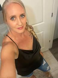 Hi all! I just wanted to introduce myself and share a photo I took. I've  been singing since I was a little girl. I love singing harmony and lead  melody. Preforming is