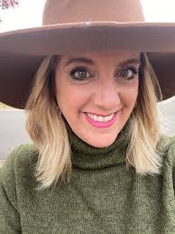 Wendy Hollenbeck's Instagram, Twitter & Facebook