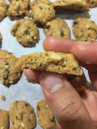 Masukkan biskut chipsmore ke dalam beg plastik dan hancurkan menggunakan lesung batu. Resepi Biskut Coklat Chip Wajib Disimpan Dapur Ibucergas Com