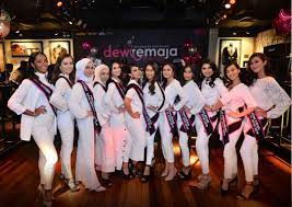Begitu sampai di tempat tersebut, boss segera menarikku kedalam wc dan mulai menggerayangi tubuhku.pic.twitter.com/cdf4rr6r9y. Top 12 Finalis Gadis Pencarian Dewi Remaja 2018 2019 Berentap Siapa Yang Akan Menyerlah Fanmedia 10