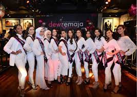 Tia sarah kekal di tempat kedua manakala sherin amiri di tempat ketiga. Top 12 Finalis Gadis Pencarian Dewi Remaja 2018 2019 Berentap Siapa Yang Akan Menyerlah Selongkar10