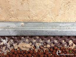 Etancheite Peripheriques Des Murs En Pise Raccord A La Chaux Entre L Enduit Et Le Solin Autoconstruction Toit Plat Toit Vegetal