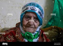 Nonna armata immagini e fotografie stock ad alta risoluzione