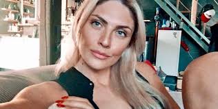 Το επόμενο βήμα στη σχέση τους φαίνεται ότι είναι έτοιμοι να κάνουν ο γιώργος μαυρίδης και η όμορφη ψυχολόγος, κρίστη καθάργια. H Kristh Ka8argia Sthrizei Dhmosia Ton Syntrofo Ths Giwrgo Mayridh Imommy