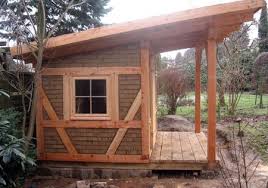 Gartenhaus Aus Fachwerk Mit Lehmziegeln Gartenhaus Gartenhaus Mit Veranda Gartenhaus Bauen