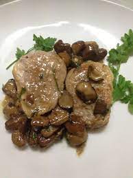 I porcini hanno un tenue aroma di bosco che bene si sposa con la delicatezza del branzino. Filetto Di Maiale Ai Funghi Porcini Vittoria In Cucina