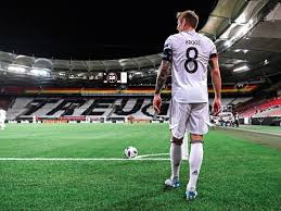Magicians (2007) yang membedakan film ini dibanding film sulap lainnya adalah karena banyak pesulap profesional yang terlibat dalam pembuatannya, sebut saja patrick page, aladin dan ali bongo. Pin By Karim Benzema On Wallpaper Football 2 Toni Kroos Borussia Dortmund Football Wallpaper