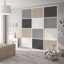 Epingle Par Cathy Sur Idee Chambre Celia 2020 Porte Placard Coulissante Placard Chambre Enfant Porte Placard