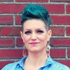 Amanda Thieman's Instagram, Twitter & Facebook