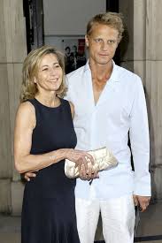 She is a real woman. Claire Chazal Satin Clutch Fashion Tips For Women Fashion Older Fashion