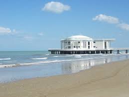 Senigallia is a comune and port town on italy's adriatic coast. Le Spiagge Di Senigallia Sabbia Di Velluto Relax E Movida Weplaya