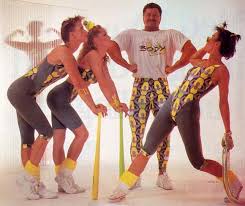 Chaussures de sport, sweats et perfecto sont devenues des pièces mode indémodables tout droit sorties des eighties. L Evolution Des Tenues De Sport Au Cours Des Decennies Fizzup