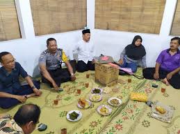 Menganalisis berbagai gangguan keamanan yang dihadapi indonesia dengan kritis; Siskamling Wujud Upaya Bersama Peningkatan Kamtibmas Media Center Sembada