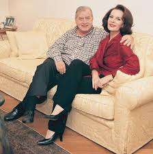 Hülya koçyiğit'in eşi, kızı ve torunları! Hulya Kocyigit 51 Yil Once Esine O Soruyu Sordu Meslegi Birakayim Mi Temiz Magazin