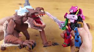 Otherwise known as the fortnite robot vs monster. Clayclaim Robot Vs Monster With Rock Em Sock Em Fortnite Battle Royale Cardboard Clay Facebook