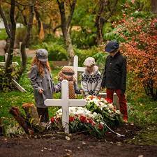 Maybe you would like to learn more about one of these? Bury Loved One At Home To Save On Funeral Expenses